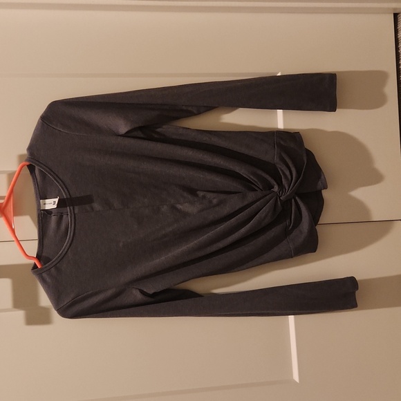 All in Motion twist front top - Picture 1 of 4